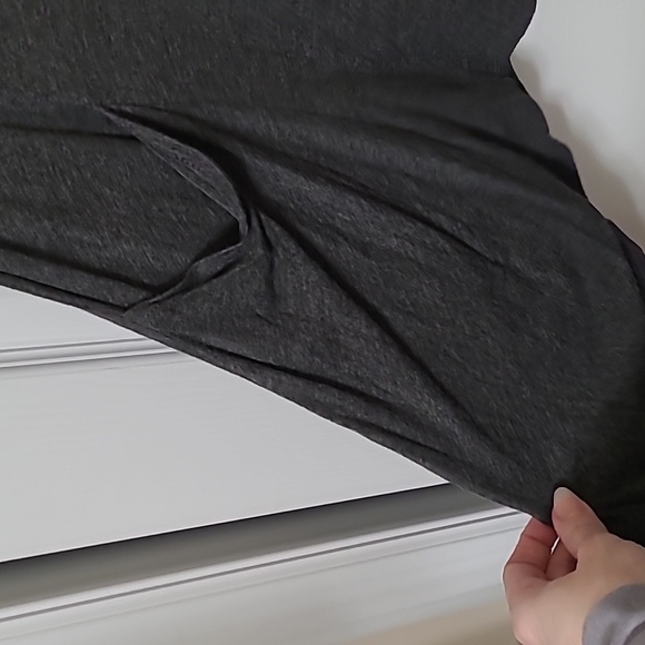 Devine Gray Tunic with pockets & handkerchief hem, medium, soft fabric, EUC - Picture 3 of 6